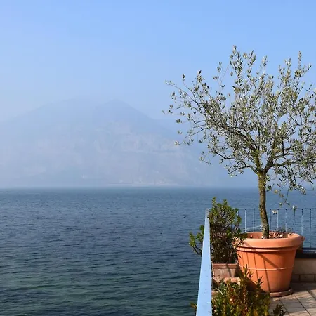 Apartment In Lake 2 *